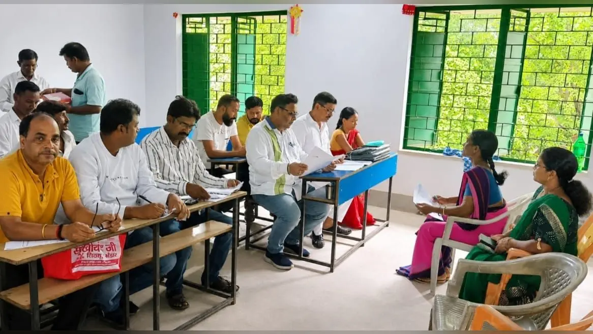 फोटो फाइल 22 पतरातू-1 : आयोजित चुनावी पाठशाला में उपस्थित बीएलओ, बीएलए व अन्य लोग. | Prabhat Khabar Network फोटो फाइल 22 पतरातू-1 : आयोजित चुनावी पाठशाला में उपस्थित बीएलओ, बीएलए व अन्य लोग. | Prabhat Khabar Network