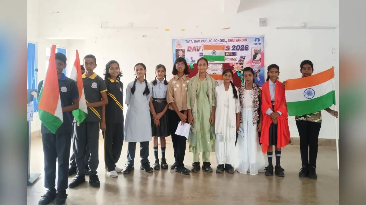 राष्ट्रीय ध्वज दिवस कार्यक्रम में शामिल स्कूली बच्चे | Prabhat Khabar Network राष्ट्रीय ध्वज दिवस कार्यक्रम में शामिल स्कूली बच्चे | Prabhat Khabar Network