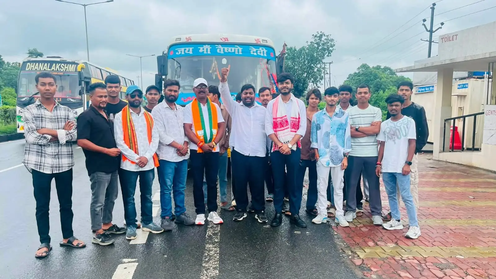 फोटो फाइल 22 आर-3 रांची रवाना होते भाजयुमो कार्यकर्ता | Prabhat Khabar Network फोटो फाइल 22 आर-3 रांची रवाना होते भाजयुमो कार्यकर्ता | Prabhat Khabar Network