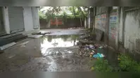 जैन मोहल्ला में नाली का स्लैब नहीं लगने से जनता परेशानी, आने जाने में हो रही परेशानी