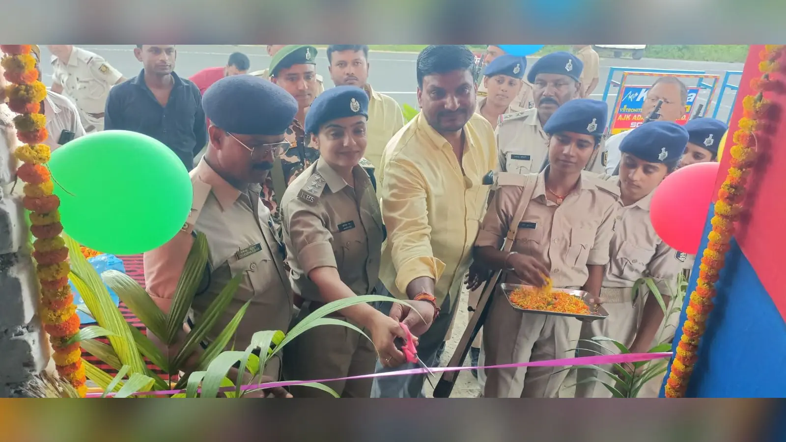 उदघाटन करती एसडीपीओ सरैया अभिजीत कौर | Prabhat Khabar Network उदघाटन करती एसडीपीओ सरैया अभिजीत कौर | Prabhat Khabar Network