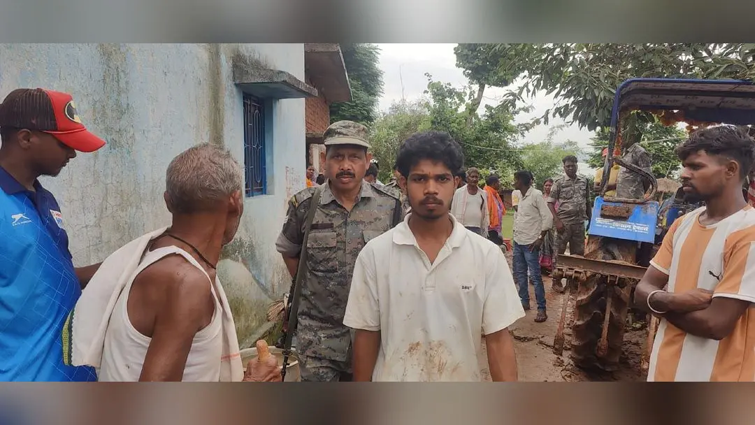 22बीएचयू0001-चालक रोशन को ले जाती पुलिस | Prabhat Khabar Network 22बीएचयू0001-चालक रोशन को ले जाती पुलिस | Prabhat Khabar Network