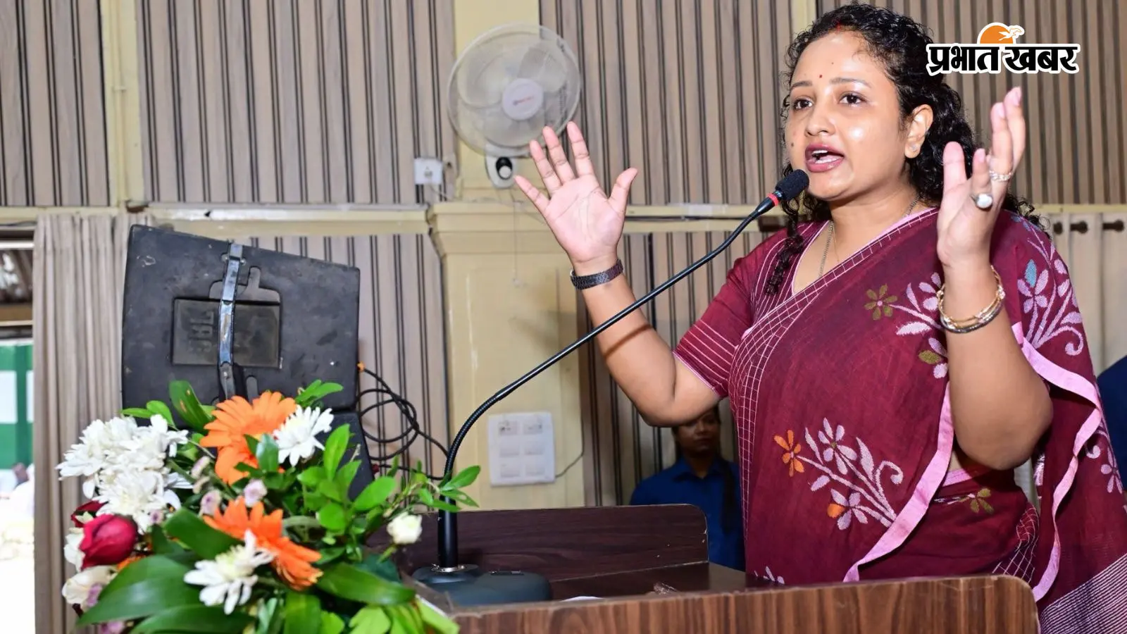 कार्यक्रम में अपना वक्तव्य रखती कल्पना सोरेन, Pic Credit- X कार्यक्रम में अपना वक्तव्य रखती कल्पना सोरेन, Pic Credit- X