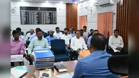 गोपालगंज में पीएम सूर्य घर योजना की समीक्षा, डीएम बोले- हर पात्र परिवार तक पहुंचे सोलर योजना का लाभ
