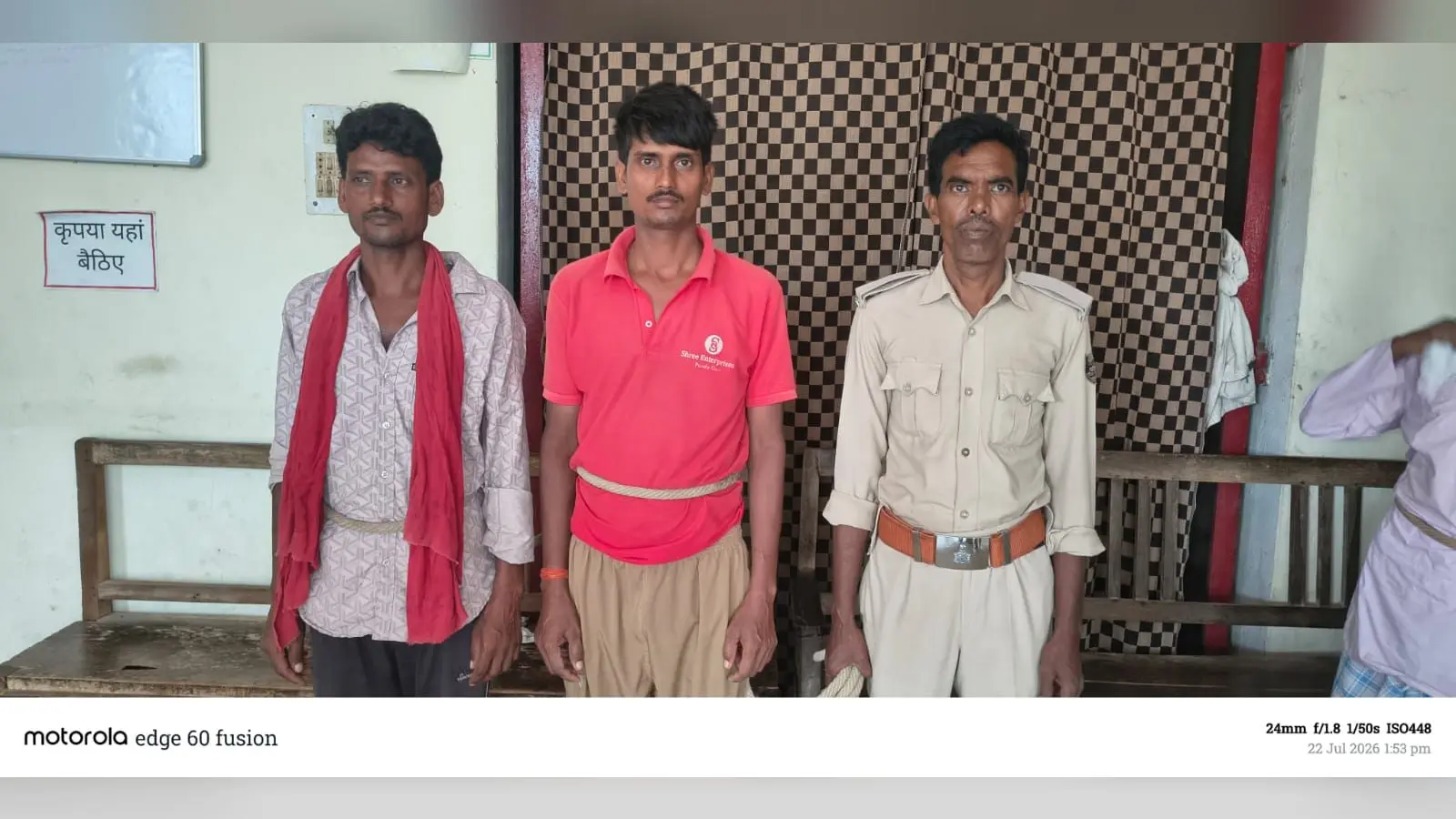 हाटा बाजार से छापेमारी में गिरफ्तार वारंटी | Prabhat Khabar Network हाटा बाजार से छापेमारी में गिरफ्तार वारंटी | Prabhat Khabar Network