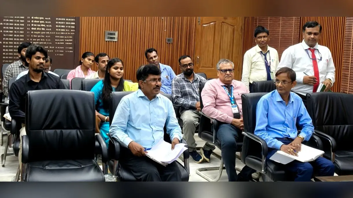 फ़ोटो कैप्शन-बैठक में मौजूद अनुश्रवण समिति से जुड़े लोग | Prabhat Khabar Network फ़ोटो कैप्शन-बैठक में मौजूद अनुश्रवण समिति से जुड़े लोग | Prabhat Khabar Network