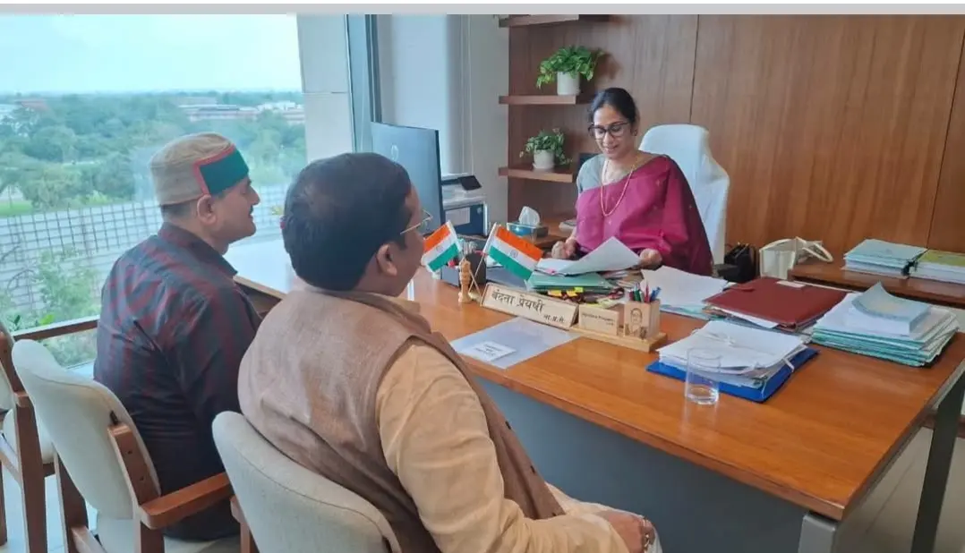 उर्वरक और रसायन मंत्रालय के सचिव से बात करते सांसद | Prabhat Khabar Network उर्वरक और रसायन मंत्रालय के सचिव से बात करते सांसद | Prabhat Khabar Network