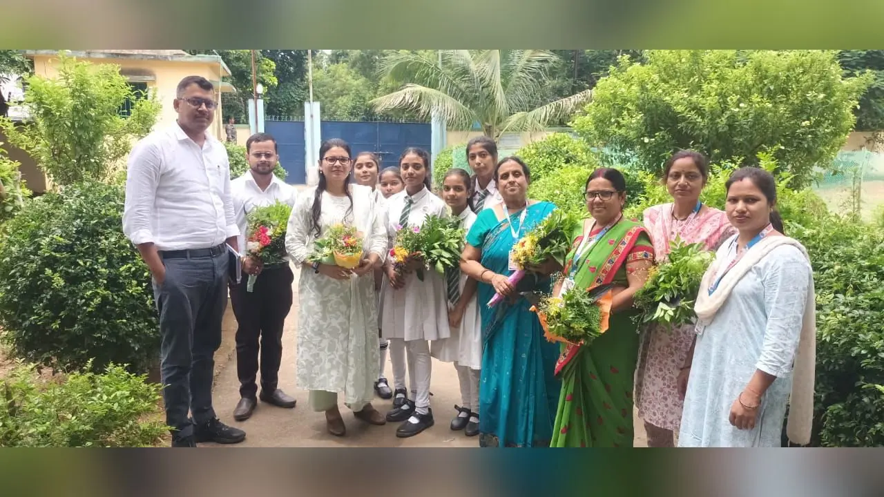 शिक्षा विभाग के उप सचिव पीएम श्री केजीएबी सारठ का औचक निरीक्षण करते | Prabhat Khabar Network शिक्षा विभाग के उप सचिव पीएम श्री केजीएबी सारठ का औचक निरीक्षण करते | Prabhat Khabar Network