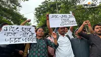 14वीं JPSC रद्द करने और CBI जांच की मांग पर बवाल, दफ्तर के मेन गेट पर चिपकाया गया पोस्टर- 'JPSC का क्या रेट है?'