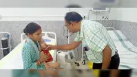 कटोरिया में 8 माह के मासूम के गले में फंसा चॉकलेट का रैपर, डॉक्टरों की सूझबूझ से बची जान