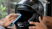 बारिश के मौसम में हेलमेट से क्यों आती है बदबू? जानें सफाई का सही तरीका