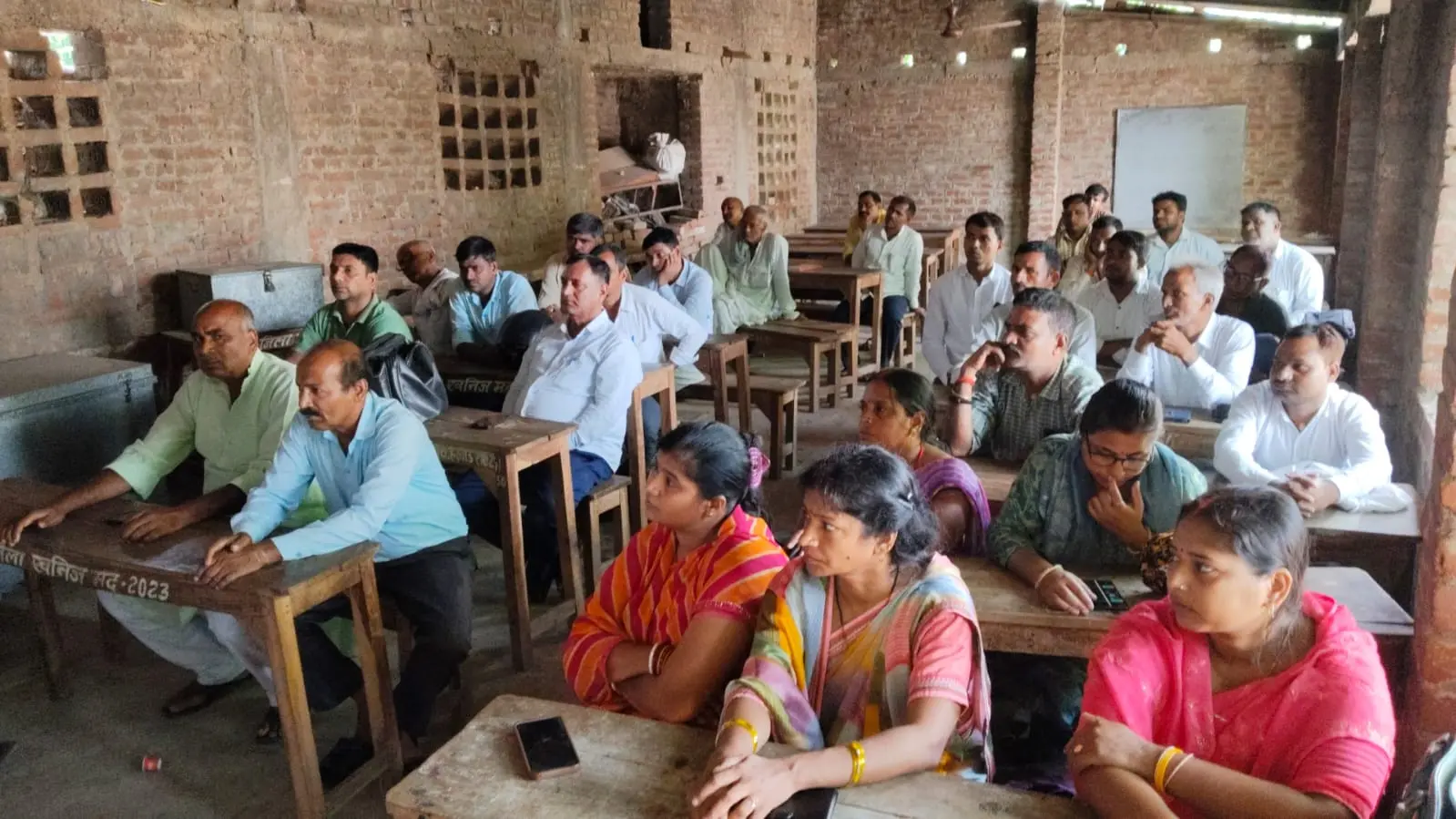 फोटो कैप्शन : सासाराम में आयोजित बिहार प्रदेश माध्यमिक शिक्षक-शिक्षकेत्तर कर्मचारी महासंघ की बैठक में शामिल पदाधिकारी एवं शिक्षक-कर्मचारी. | Prabhat Khabar Network फोटो कैप्शन : सासाराम में आयोजित बिहार प्रदेश माध्यमिक शिक्षक-शिक्षकेत्तर कर्मचारी महासंघ की बैठक में शामिल पदाधिकारी एवं शिक्षक-कर्मचारी. | Prabhat Khabar Network
