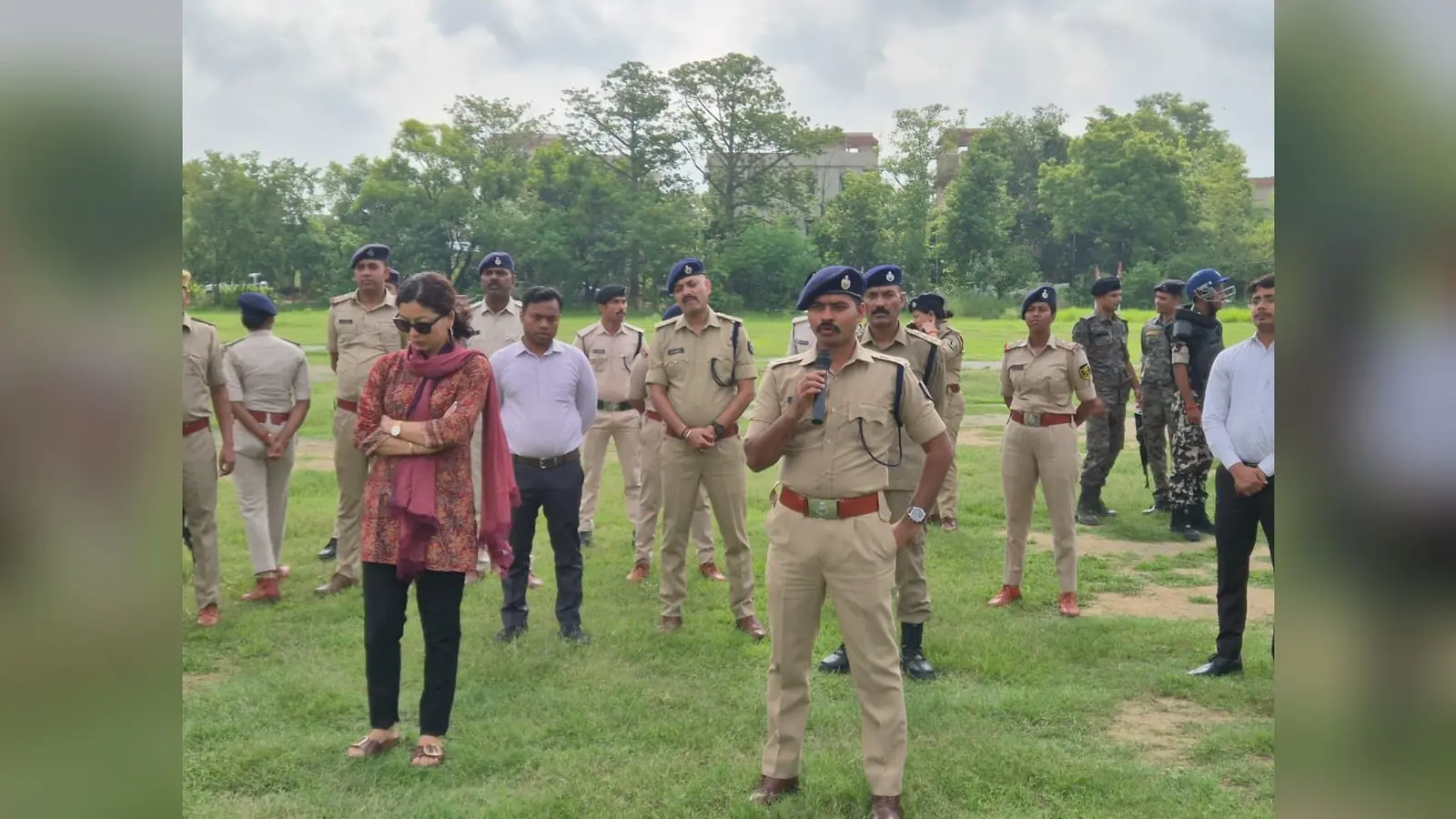 मॉक ड्रिल में शामिल डीएम एवं एसपी | Prabhat Khabar Network मॉक ड्रिल में शामिल डीएम एवं एसपी | Prabhat Khabar Network