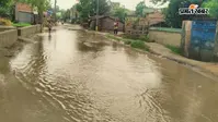 बेगूसराय: हल्की बारिश में ही गढ़पुरा-बखरी सड़क बनी तालाब, राहगीर परेशान, कांवरियों की बढ़ रही फजीहत
