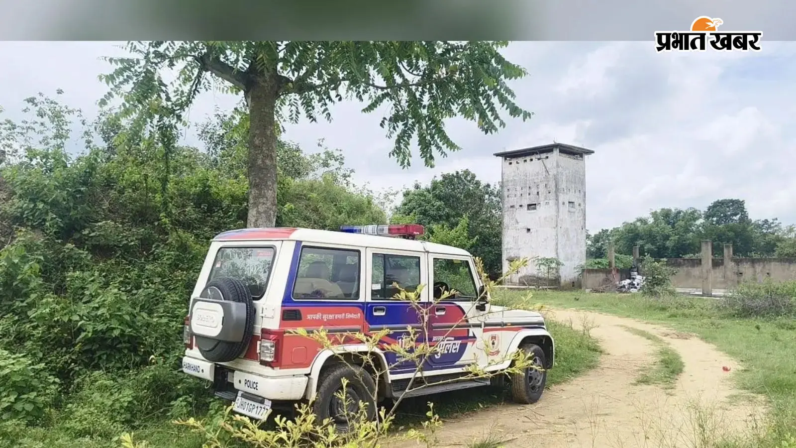 कोडरमा में रेड मारने के लिए पहुंची एनआईए की गाड़ी कोडरमा में रेड मारने के लिए पहुंची एनआईए की गाड़ी