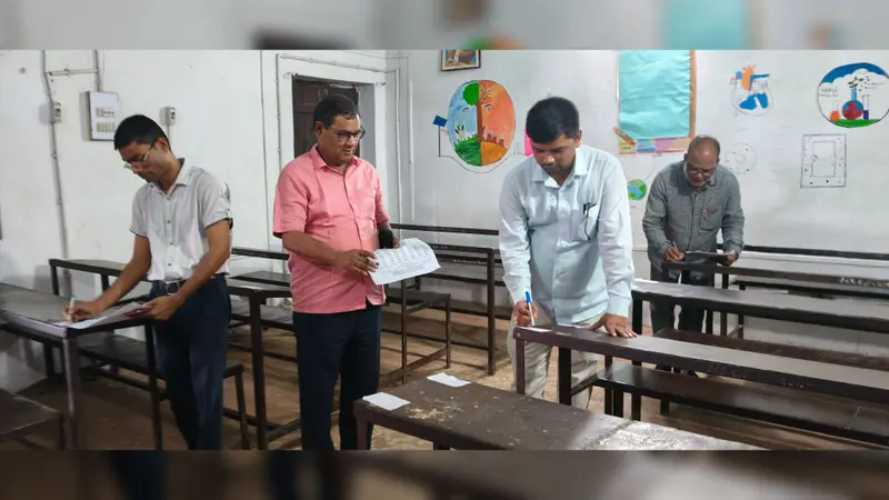 रोहतास में डीएलएड परीक्षा की तैयारी तेज, परीक्षा केंद्रों पर साफ-सफाई से लेकर सुरक्षा तक की व्यवस्था पूरी करने में जुटा विभाग