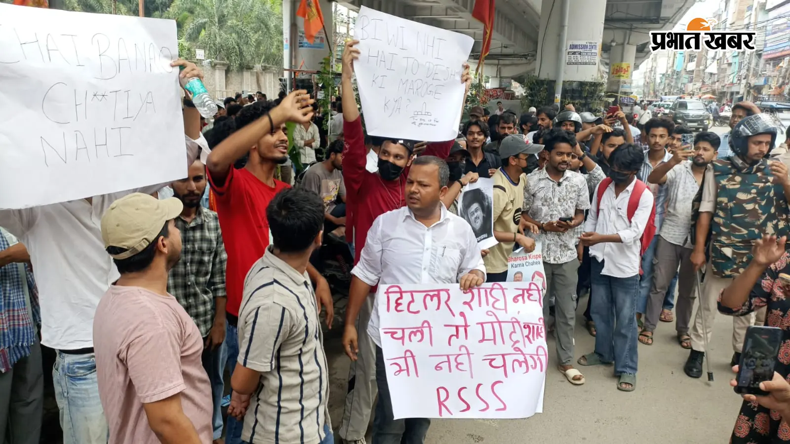 PU के पास छात्रों का हंगामा PU के पास छात्रों का हंगामा