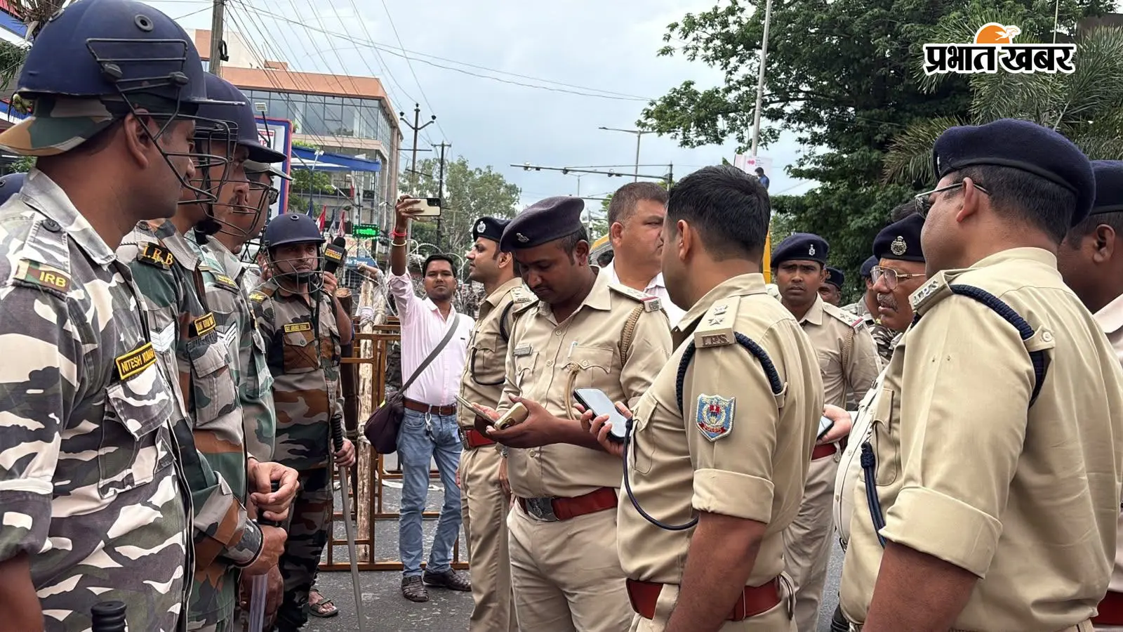 Jharkhand Congress Protest Live: झारखंड बीजेपी और कांग्रेस के कार्यकर्ता आमने-सामने, फेंके जा रहे हैं अंडे और टमाटर