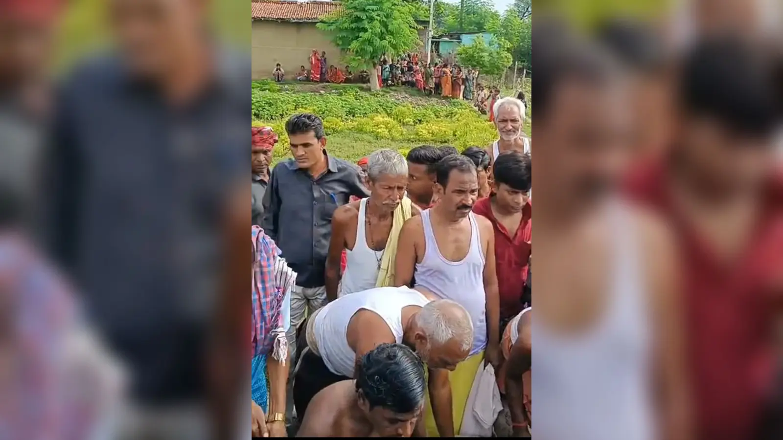 कुआं के पास लगी ग्रामीणों की भीड़ | Prabhat Khabar Network कुआं के पास लगी ग्रामीणों की भीड़ | Prabhat Khabar Network