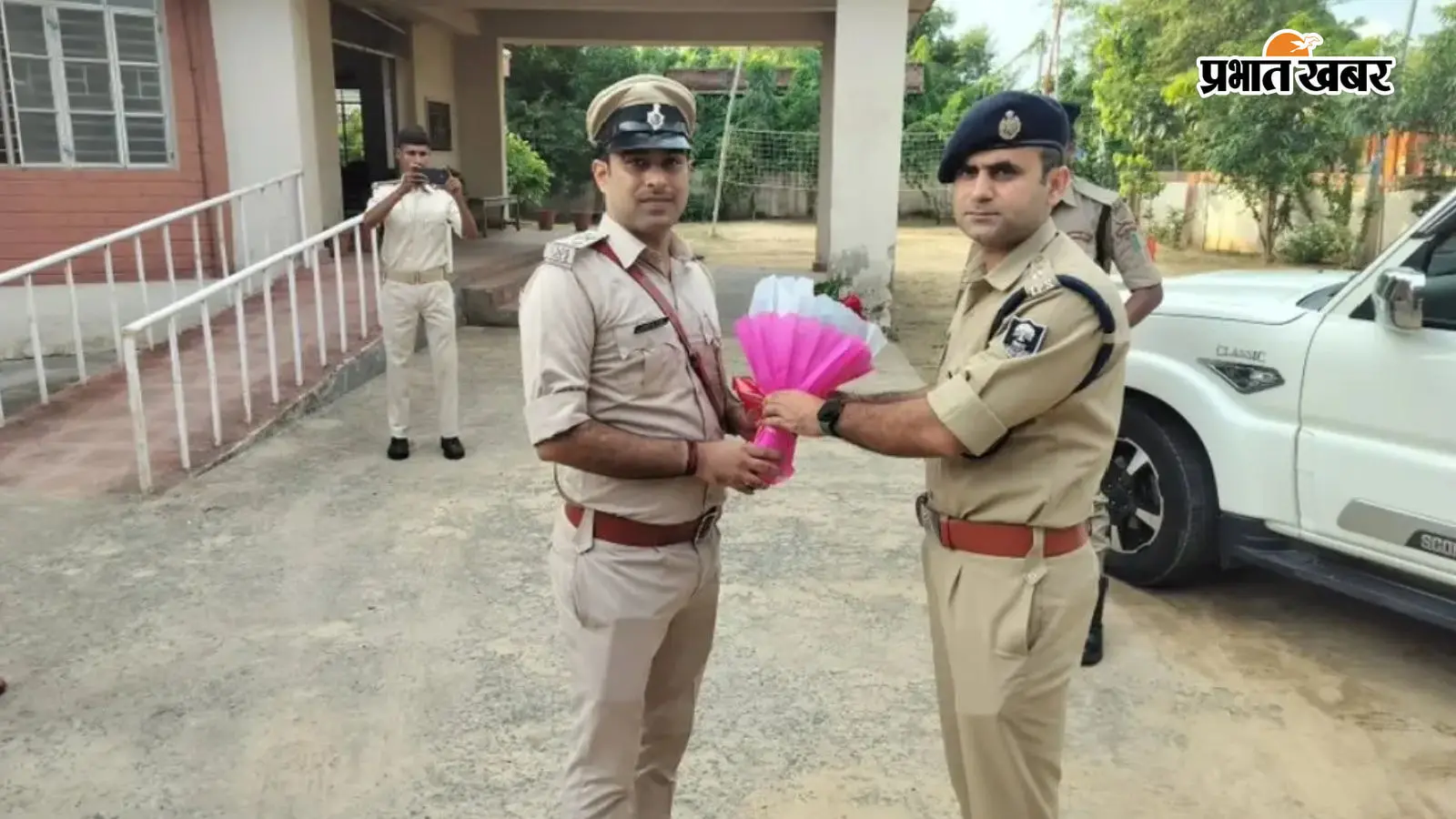 शाहपुर थाना में जिला पुलिस कप्तान अभिनव धीमान व अन्य शाहपुर थाना में जिला पुलिस कप्तान अभिनव धीमान व अन्य