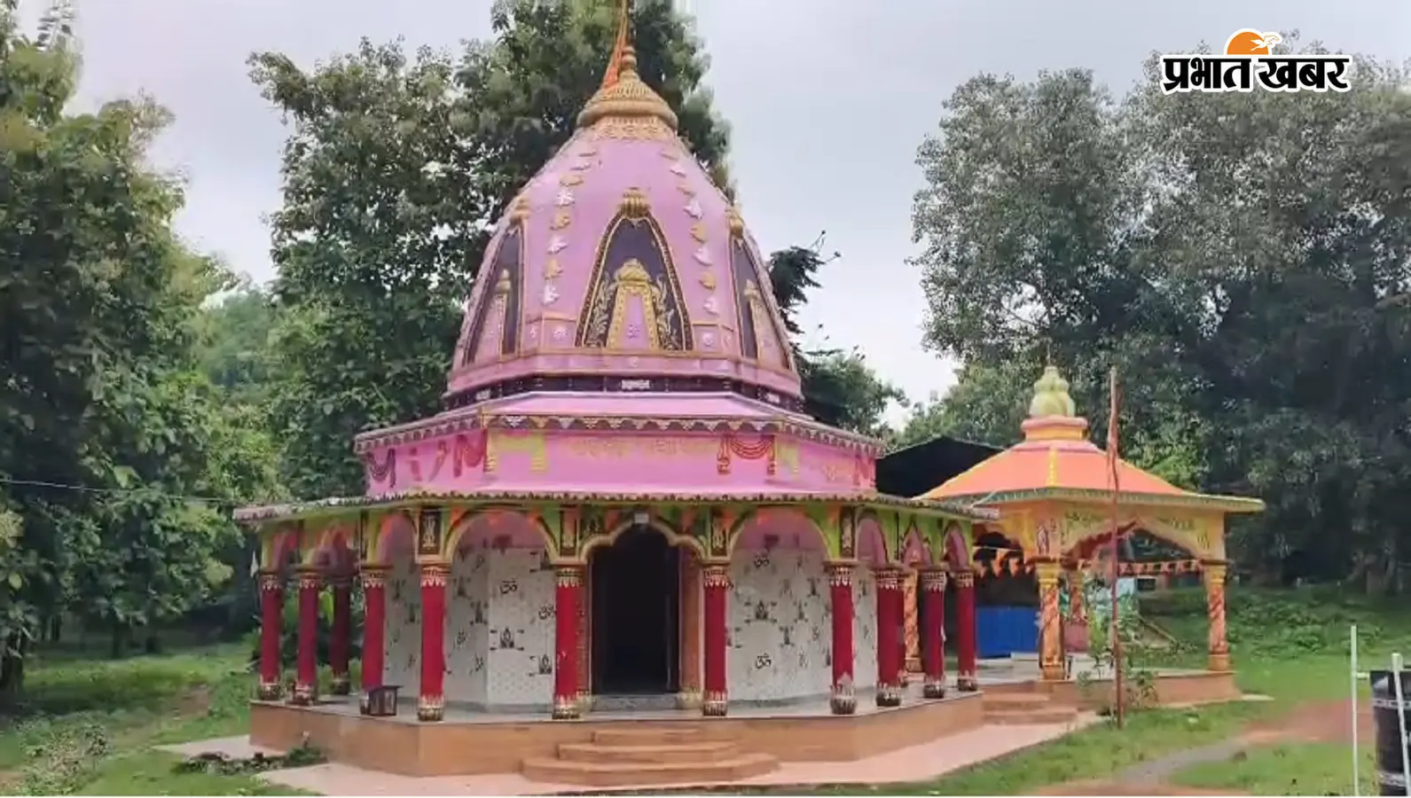 सुनसान जंगल में स्थित मंदिर सुनसान जंगल में स्थित मंदिर