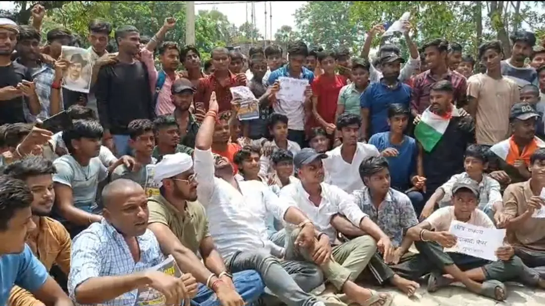 प्रदर्शन करते छात्र | Prabhat Khabar Network प्रदर्शन करते छात्र | Prabhat Khabar Network