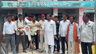 गोपालगंज: बैकुंठपुर में NEET पेपर लीक और छात्रों पर लाठीचार्ज के विरोध में केंद्रीय शिक्षा मंत्री का पुतला दहन