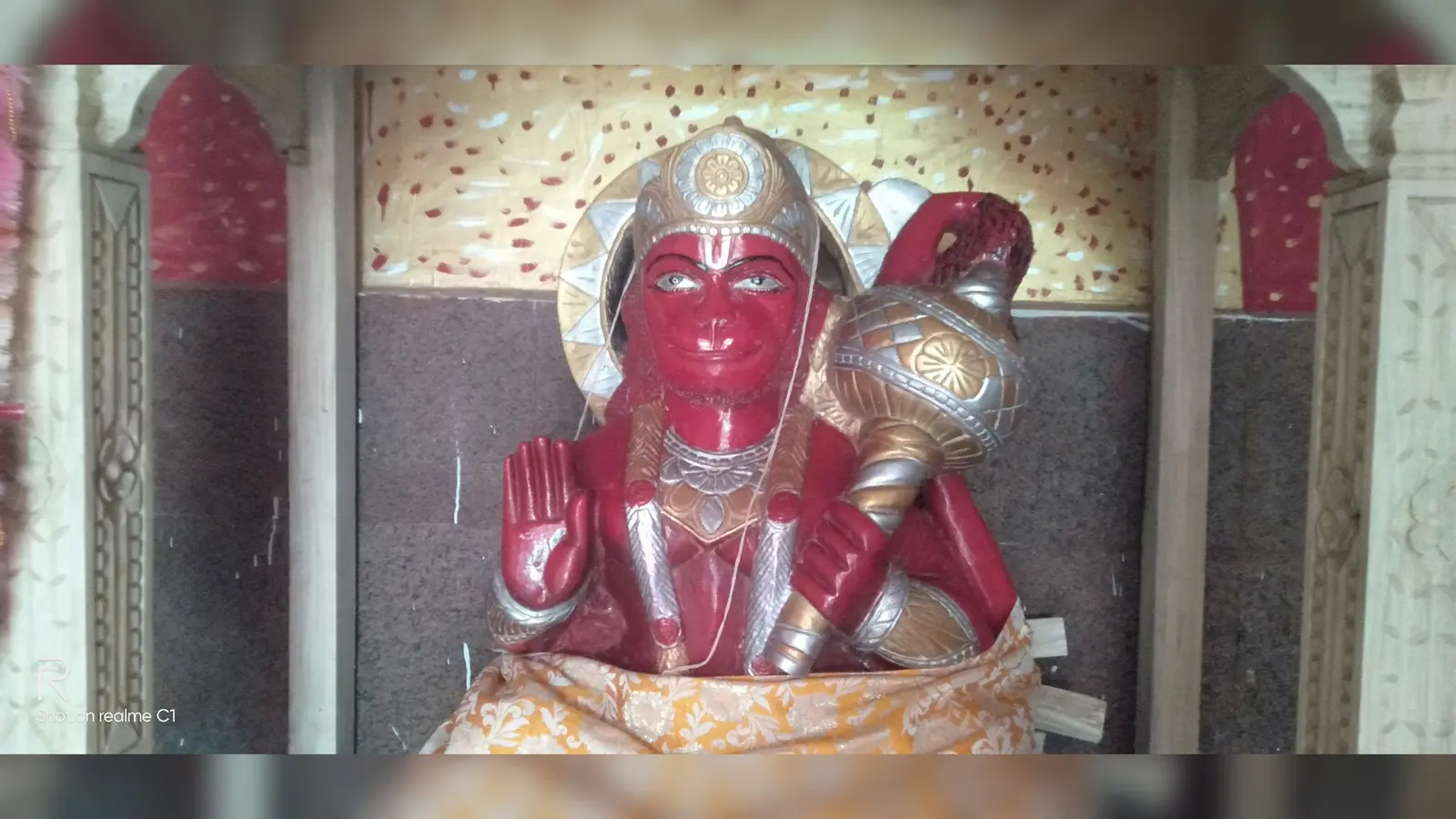 फोटो : बाबूबरही थाना क्षेत्र के सतघरा गांव स्थित बजरंगबली के सर से चोरों ने मुकुट किया गायब | Prabhat Khabar Network फोटो : बाबूबरही थाना क्षेत्र के सतघरा गांव स्थित बजरंगबली के सर से चोरों ने मुकुट किया गायब | Prabhat Khabar Network