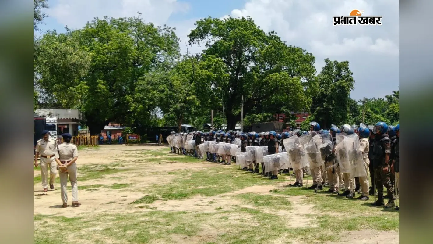 ड्रिल के दौरान जवान. ड्रिल के दौरान जवान.