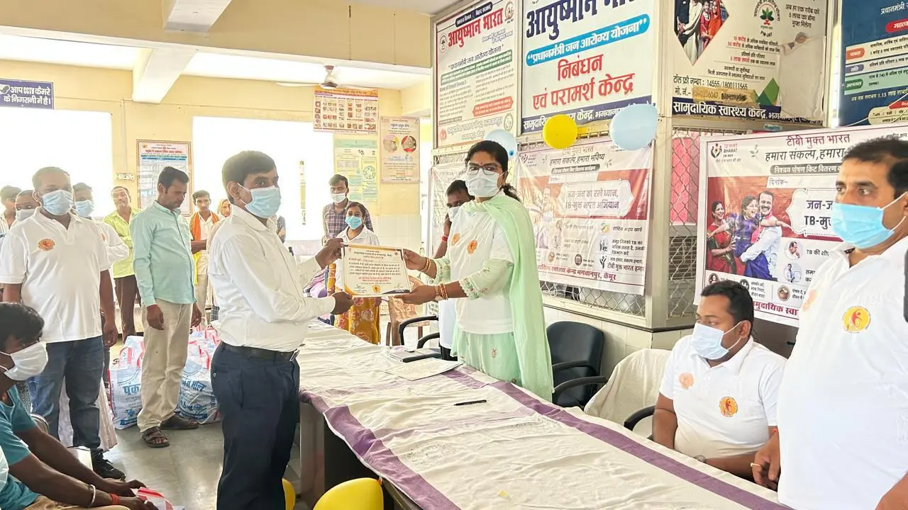 शिविर में पहुंचे टीबी मरीज | Prabhat Khabar Network शिविर में पहुंचे टीबी मरीज | Prabhat Khabar Network