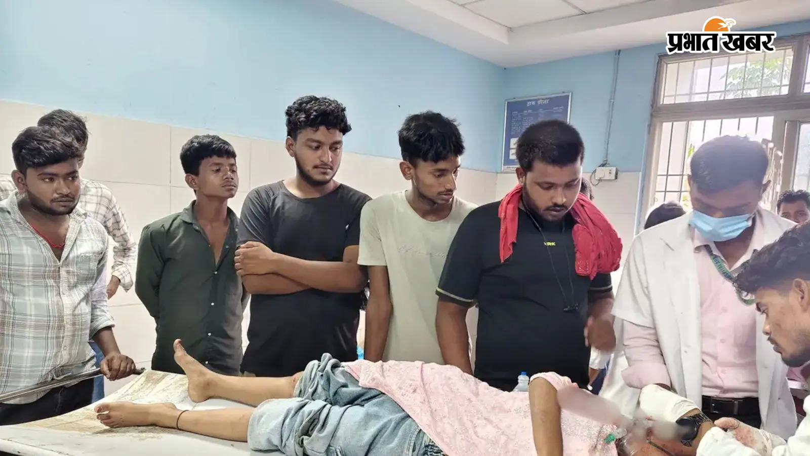 पैसेंजर ट्रेन से गिरकर युवती जख्मी, रेफर पैसेंजर ट्रेन से गिरकर युवती जख्मी, रेफर
