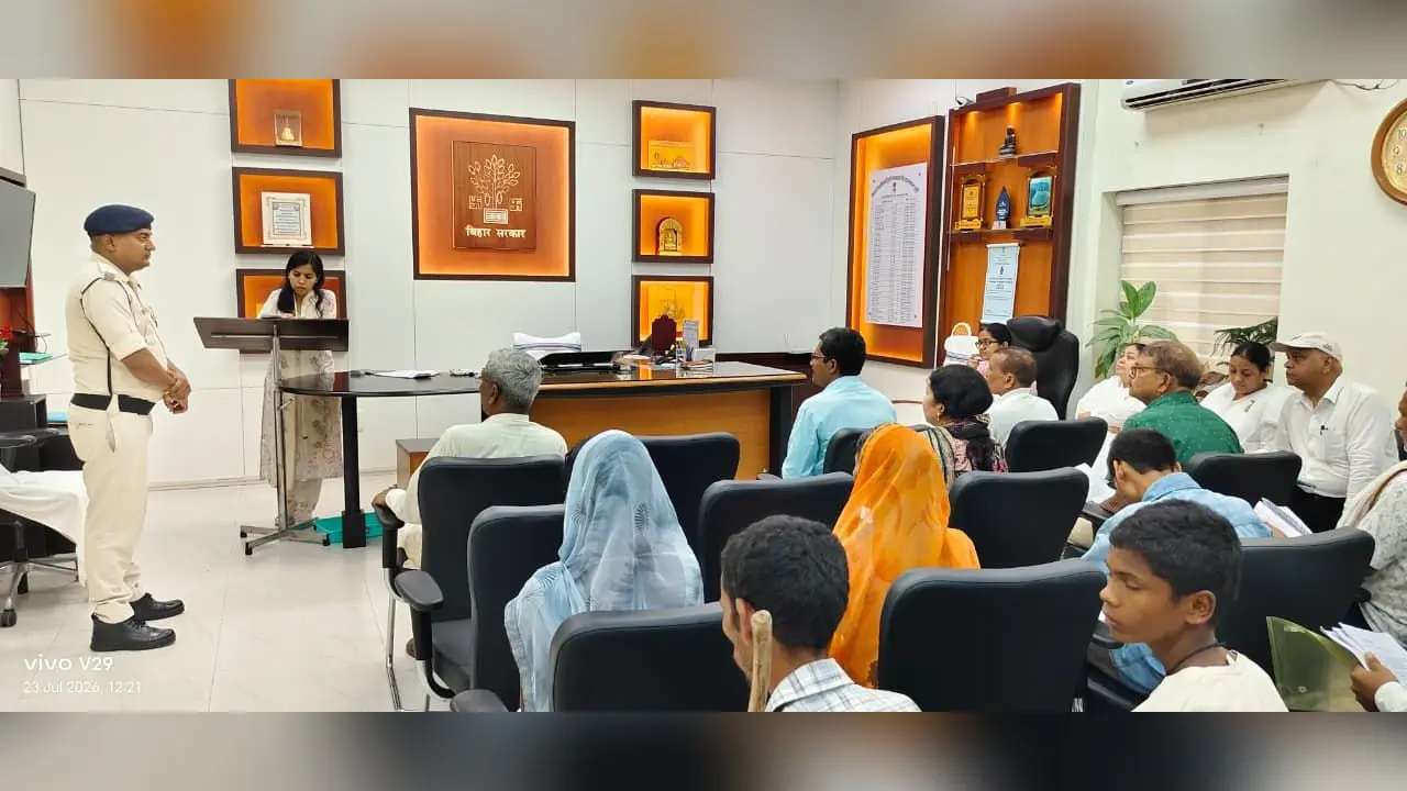31 जन-शिकायतों पर डीएम उदिता सिंह सख्त, अधिकारियों की तय की जवाबदेही | Prabhat Khabar Network 31 जन-शिकायतों पर डीएम उदिता सिंह सख्त, अधिकारियों की तय की जवाबदेही | Prabhat Khabar Network
