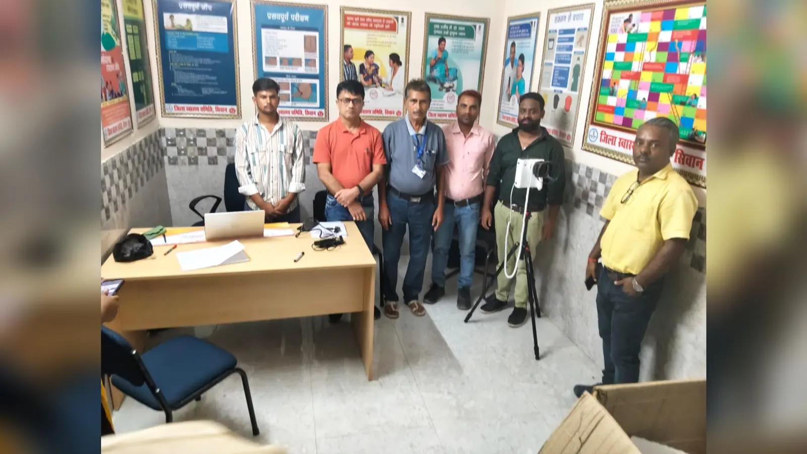 एआई बेस्ड हैंडहेल्ड एक्स-रे मशीन से जांच करते स्वास्थ्यकर्मी | Prabhat Khabar Network एआई बेस्ड हैंडहेल्ड एक्स-रे मशीन से जांच करते स्वास्थ्यकर्मी | Prabhat Khabar Network