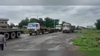 चालान काटने से नाराज चालक ने सड़क पर किया हंगामा, लगाए नारे