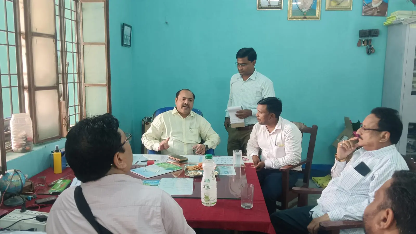 फोटो संख्या : 7 जांच करते पदाधिकारी | Prabhat Khabar Network फोटो संख्या : 7 जांच करते पदाधिकारी | Prabhat Khabar Network