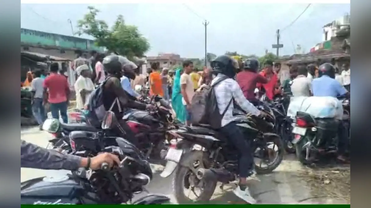 जाम में फंसे बड़े पैमाने पर राहगीर | Prabhat Khabar Network जाम में फंसे बड़े पैमाने पर राहगीर | Prabhat Khabar Network