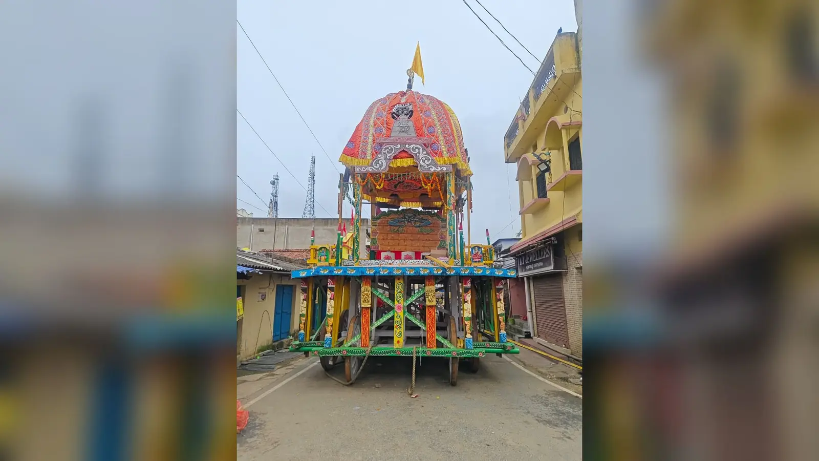 23 केएसएन 5 : खरसावां में गुंडिचा मंदिर के सामने खड़ा प्रभु जगन्नाथ का रथ | Prabhat Khabar Network 23 केएसएन 5 : खरसावां में गुंडिचा मंदिर के सामने खड़ा प्रभु जगन्नाथ का रथ | Prabhat Khabar Network