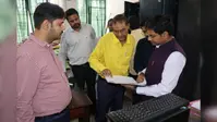 DC का डीएसई कार्यालय में औचक निरीक्षण: लापरवाही पर कई कर्मियों का वेतन बंद, मांगा स्पष्टीकरण