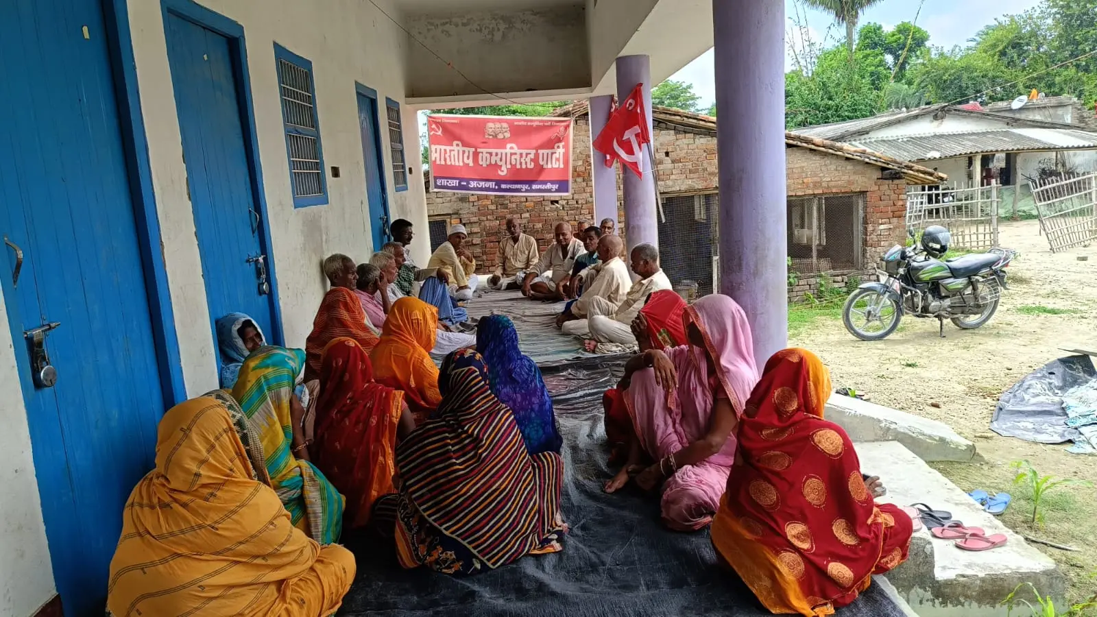 फोटो संख्या : 9 बैठक में मौजूद पार्टी कार्यकर्ता | Prabhat Khabar Network फोटो संख्या : 9 बैठक में मौजूद पार्टी कार्यकर्ता | Prabhat Khabar Network