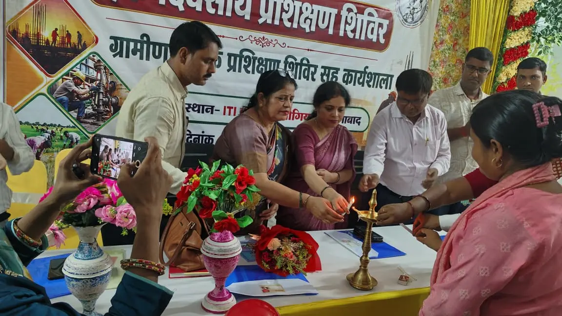 कार्यशाला का उद्घाटन करते अधिकारी | Prabhat Khabar Network कार्यशाला का उद्घाटन करते अधिकारी | Prabhat Khabar Network