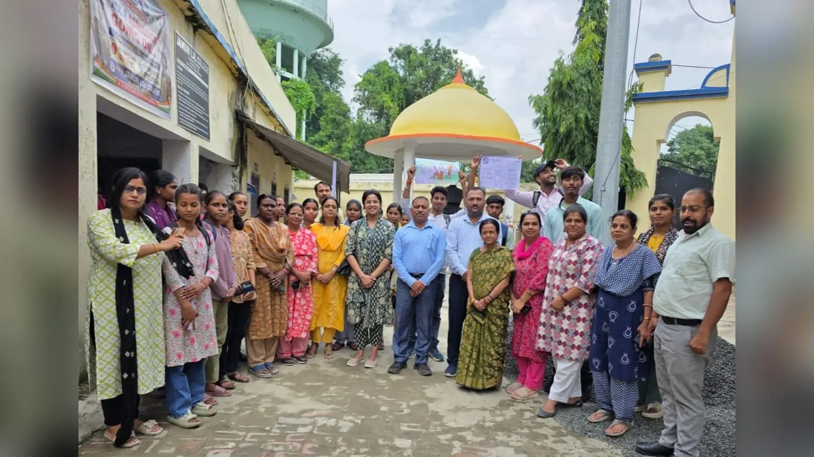 -फोटो-20- अभियान के दौरान प्राचार्य व अन्य | Prabhat Khabar Network -फोटो-20- अभियान के दौरान प्राचार्य व अन्य | Prabhat Khabar Network
