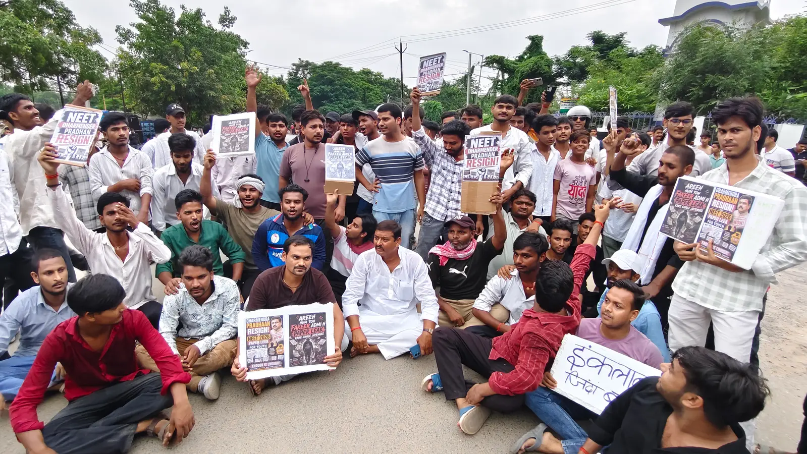 दिल्ली- पटना लाठीचार्ज के विरोध में आयोजित मार्च में छात्रों का उमड़ा सैलाब | Prabhat Khabar Network दिल्ली- पटना लाठीचार्ज के विरोध में आयोजित मार्च में छात्रों का उमड़ा सैलाब | Prabhat Khabar Network
