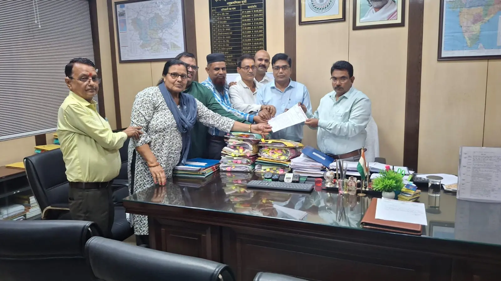 तस्वीर: 23 सीबीएस 2 सचिव के साथ मुलाकात करते संघ के पदाधिकारी | Prabhat Khabar Network तस्वीर: 23 सीबीएस 2 सचिव के साथ मुलाकात करते संघ के पदाधिकारी | Prabhat Khabar Network