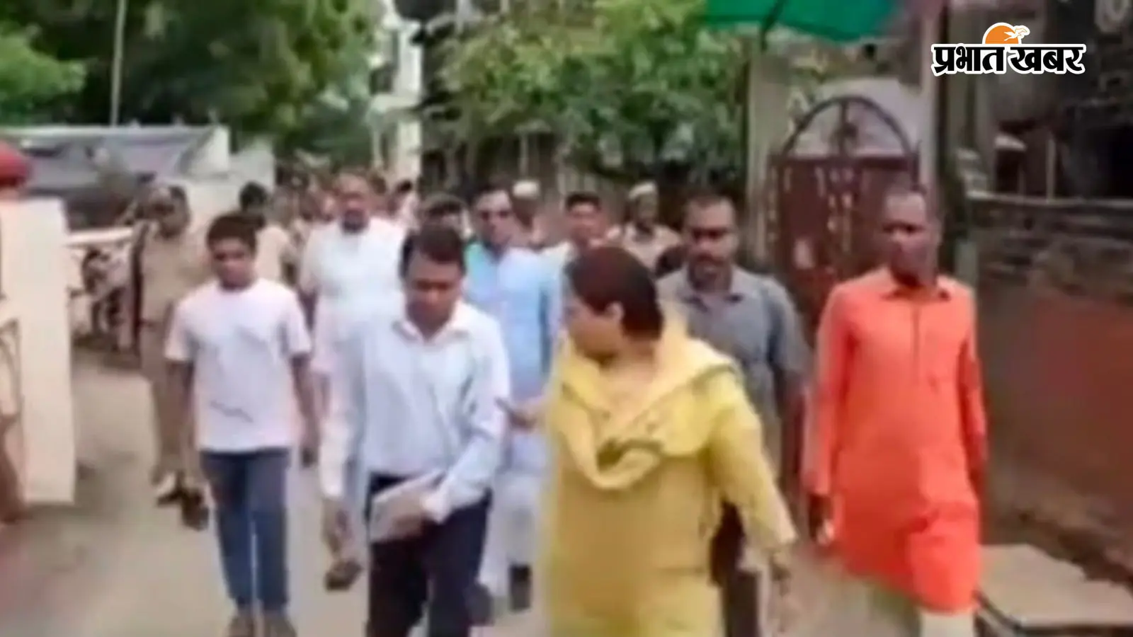 एक्सईएन का बांह पकड़कर ले जाती विधायक केतकी सिंह एक्सईएन का बांह पकड़कर ले जाती विधायक केतकी सिंह