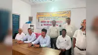 अकोढ़ीगोला बीआरसी में विदाई समारोह के दौरान पहुंची निगरानी टीम, स्थानांतरित बीईओ से की पूछताछ