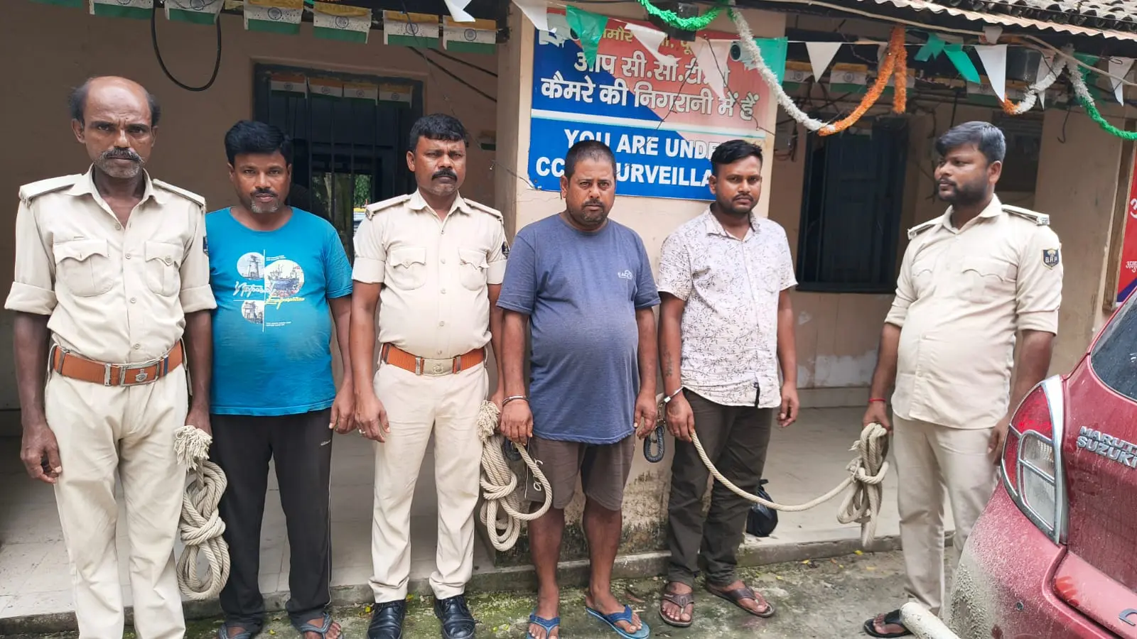 फोटो - गिरफ्तार अभियुक्त, जब्त शराब,जब्त कार | Prabhat Khabar Network फोटो - गिरफ्तार अभियुक्त, जब्त शराब,जब्त कार | Prabhat Khabar Network
