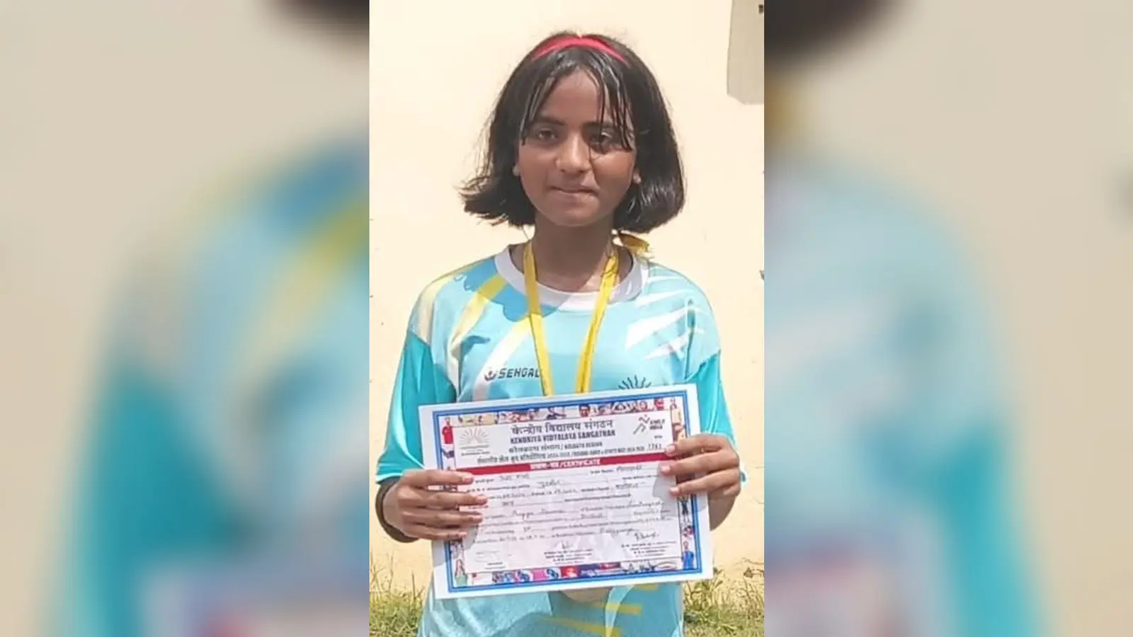 गोल्ड मेडल व सर्टिफिकेट के साथ नवादा की बेटी प्रज्ञा शर्मा | Prabhat Khabar Network गोल्ड मेडल व सर्टिफिकेट के साथ नवादा की बेटी प्रज्ञा शर्मा | Prabhat Khabar Network