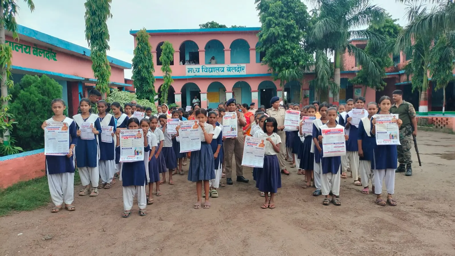 फोटो केप्सन -जागरूकता कार्यक्रम में भाग लेते स्कुली बच्चे। | Prabhat Khabar Network फोटो केप्सन -जागरूकता कार्यक्रम में भाग लेते स्कुली बच्चे। | Prabhat Khabar Network