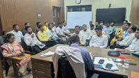 डीईओ की समीक्षा बैठक, सभी प्रभारी बीईओ को स्कूलों के नियमित निरीक्षण का निर्देश