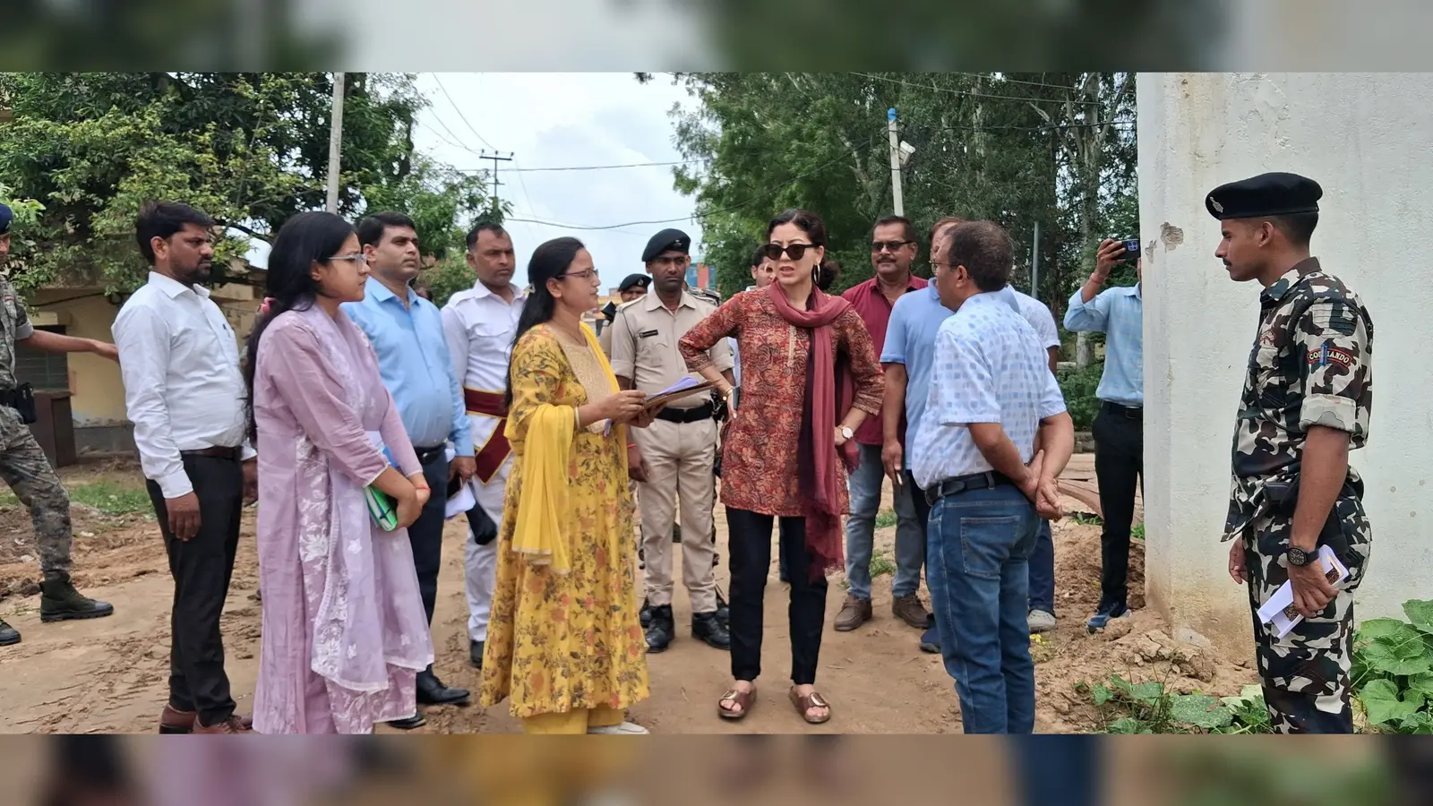 औद्योगिक क्षेत्र का निरीक्षण करते डीएम | Prabhat Khabar Network औद्योगिक क्षेत्र का निरीक्षण करते डीएम | Prabhat Khabar Network